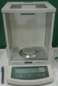 Balança AY220-0.1mg a220g